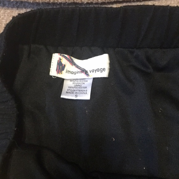 Sparkly gold and black mini skirt - Picture 2 of 3